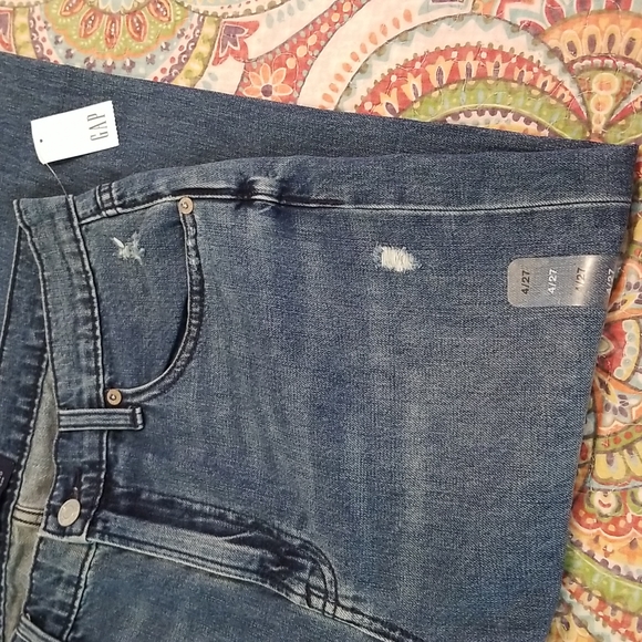 NWT GAP DIstressed Mid Rise Boyfriend Jeans - Picture 8 of 9
